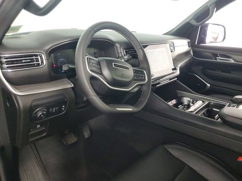 Used 2023 Jeep Wagoneer L Series II AWD/4WD image 11