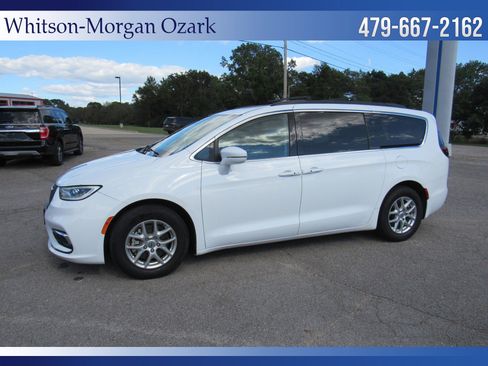 Used 2022 Chrysler Pacifica Touring-L image 5