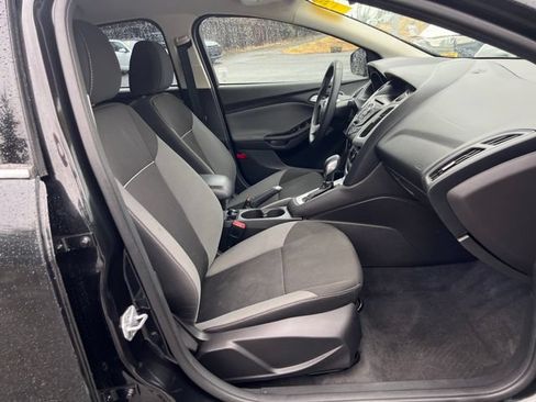Used 2014 Ford Focus SE FWD image 9