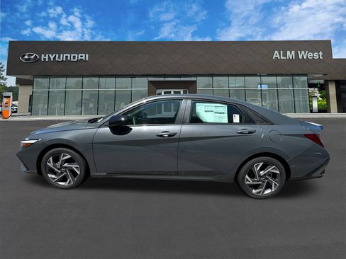 Certified 2025 Hyundai Elantra Sport FWD image 8