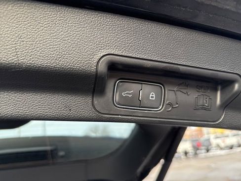 Used 2023 Ford Explorer XLT image 16