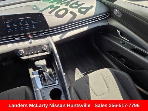 Used 2024 Hyundai Elantra SEL FWD image 17