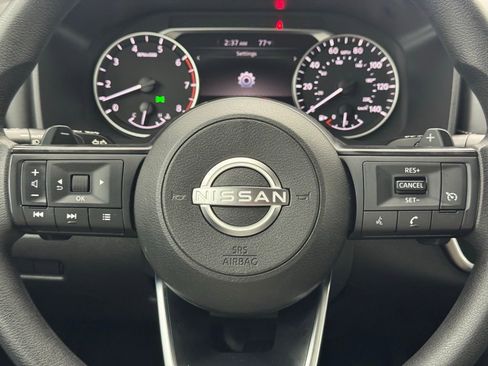 Used 2024 Nissan Rogue S image 17