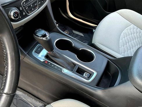 Used 2021 Chevrolet Equinox LT image 15