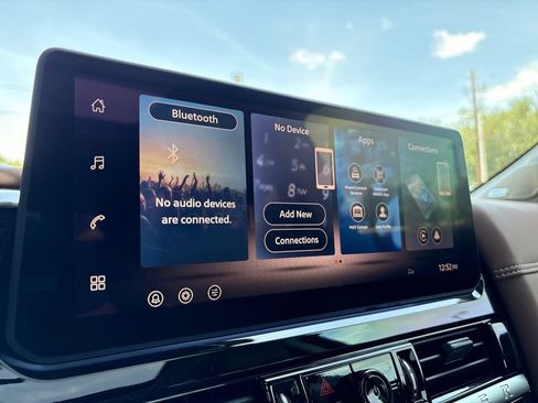 New 2026 Nissan Pathfinder Platinum FWD image 16