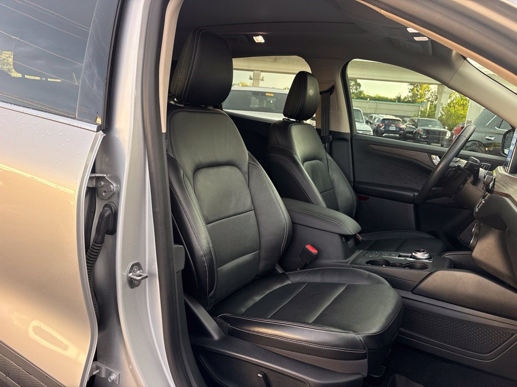 Used 2020 Ford Escape Titanium w/ Titanium Premium Package 2.0 AWD/4WD image 22