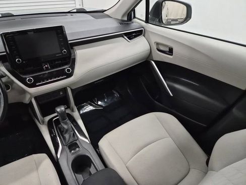 Used 2022 Toyota Corolla Cross LE image 13