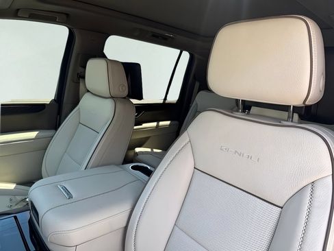 New 2026 GMC Yukon XL Denali w/ Denali Reserve Package AWD/4WD image 10