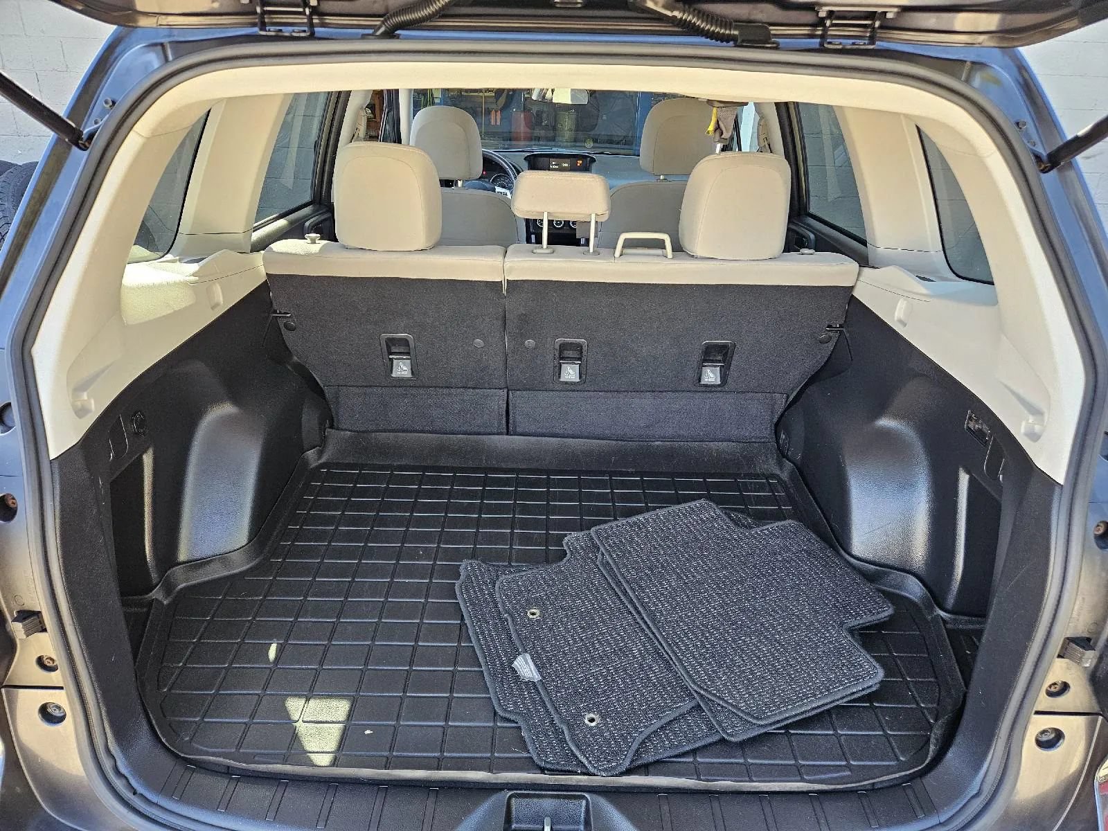 Used 2015 Subaru Forester 2.5i Premium w/ All-Weather Package AWD/4WD image 19