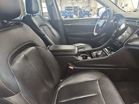 Used 2023 Jeep Grand Cherokee L Limited RWD image 10