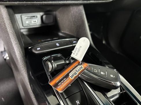 Used 2022 Chevrolet Bolt LT w/ Infotainment Package FWD image 15