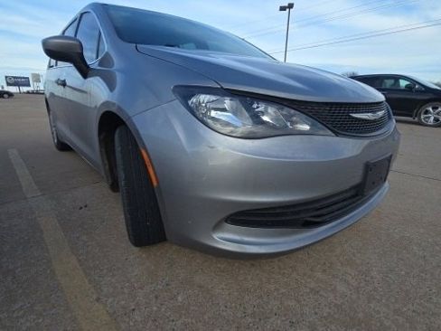 Used 2019 Chrysler Pacifica L image 5
