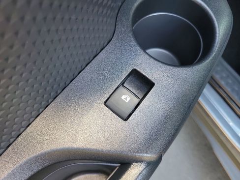 Used 2019 Toyota C-HR LE image 14