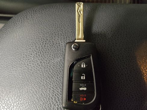 Used 2019 Toyota Camry SE image 32