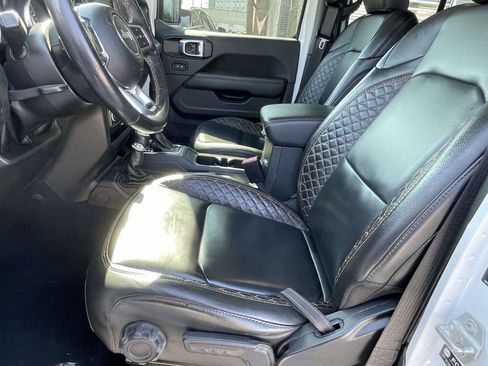 Used 2022 Jeep Gladiator Overland image 13