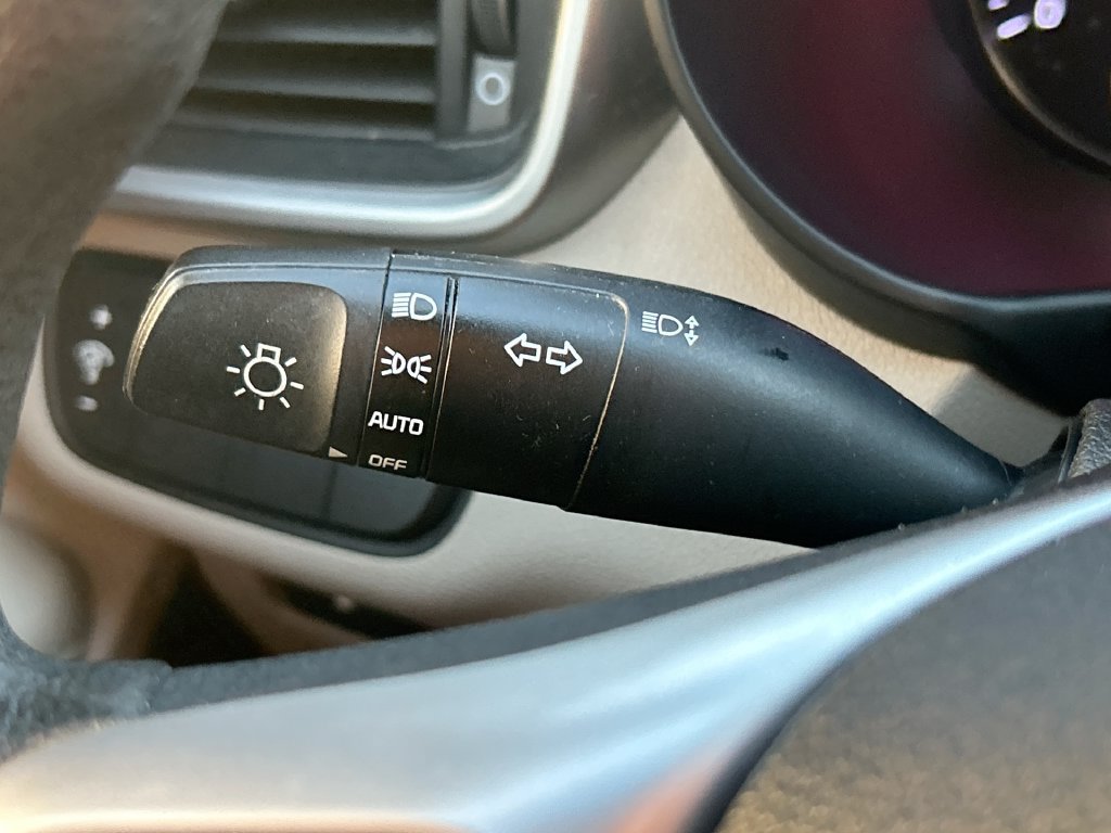 Used 2020 Kia Sorento LX AWD/4WD image 19
