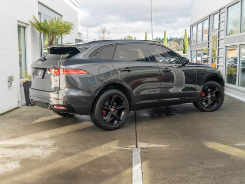 Used 2017 Jaguar F-PACE S image 7