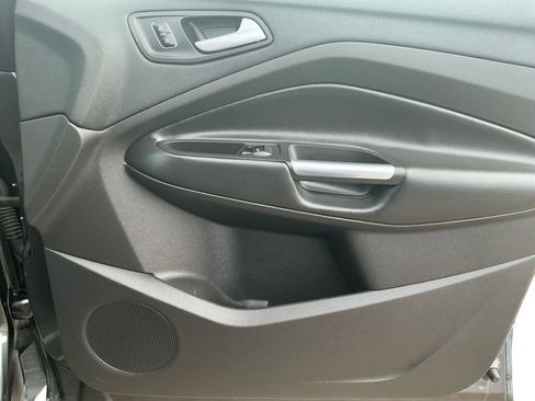 Used 2018 Ford Escape SE w/ SE Sport Appearance Package image 16