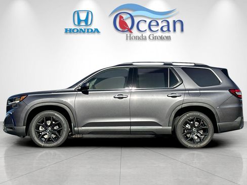 New 2025 Honda Pilot Touring image 2