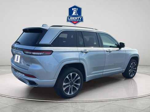 Certified 2022 Jeep Grand Cherokee Overland w/ Luxury Tech Group IV AWD/4WD image 11