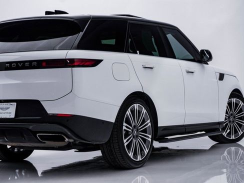 Used 2024 Land Rover Range Rover Sport SE image 10