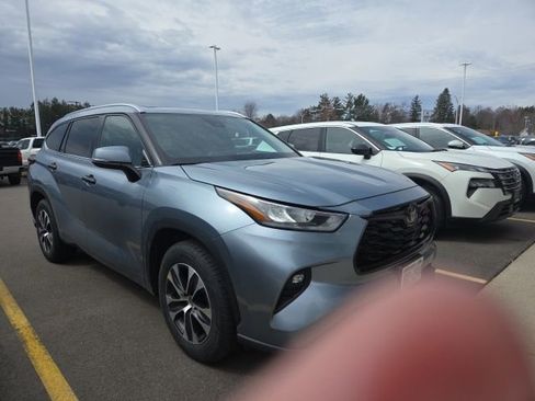 Used 2020 Toyota Highlander XLE image 1