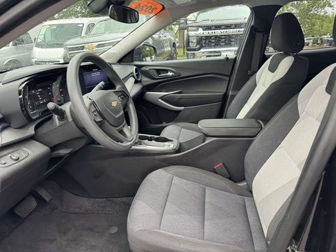 Used 2024 Chevrolet Trax LS w/ LS Convenience Package FWD image 17