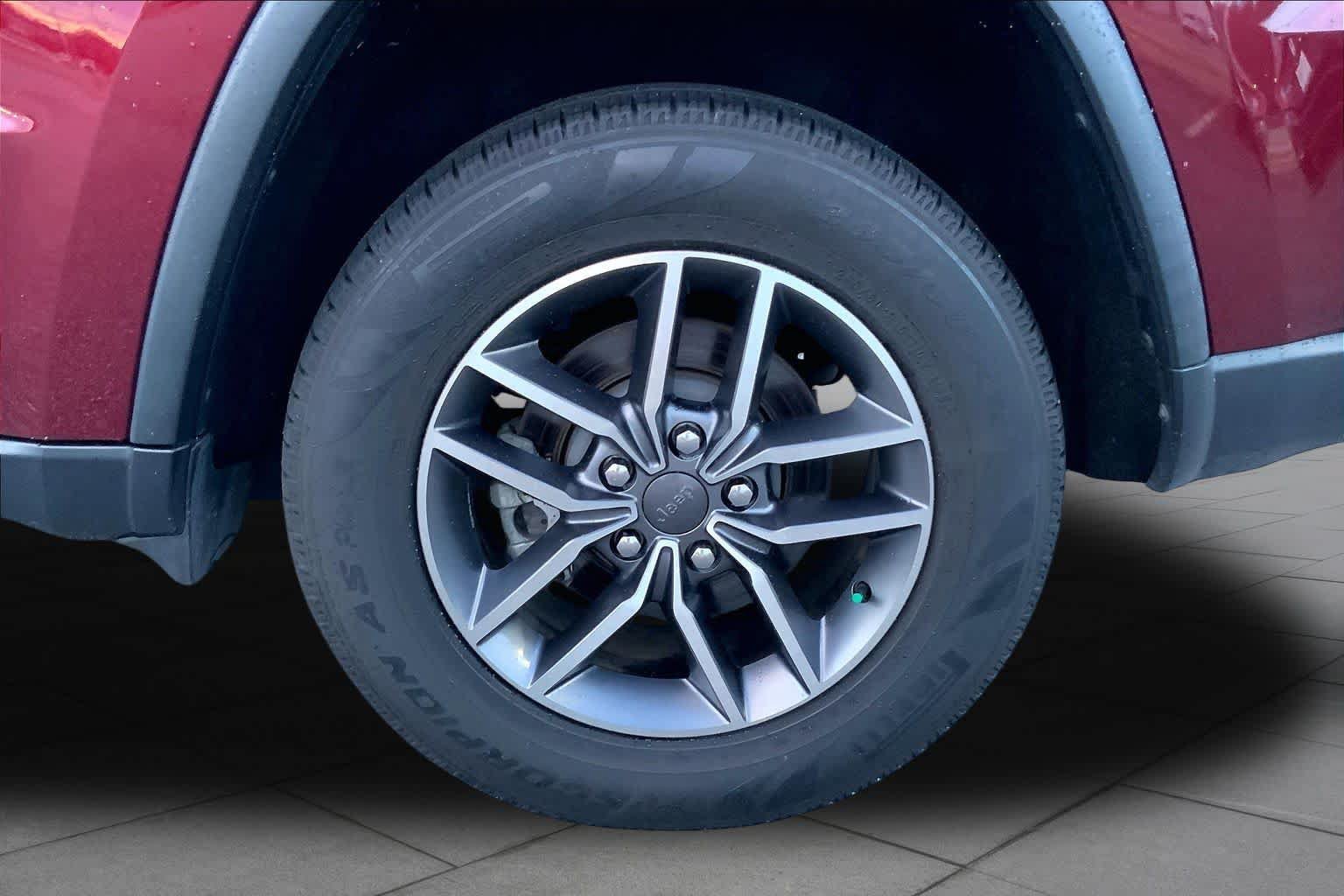 Used 2021 Jeep Grand Cherokee Limited RWD image 9