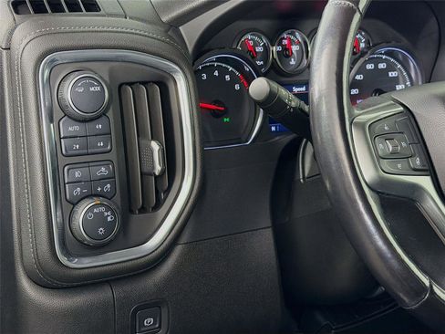 Used 2021 Chevrolet Silverado 1500 LT Trail Boss w/ Convenience Package II image 10