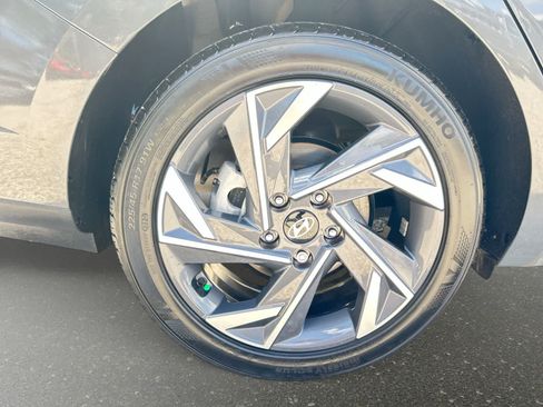 Used 2025 Hyundai Elantra Sport FWD image 5