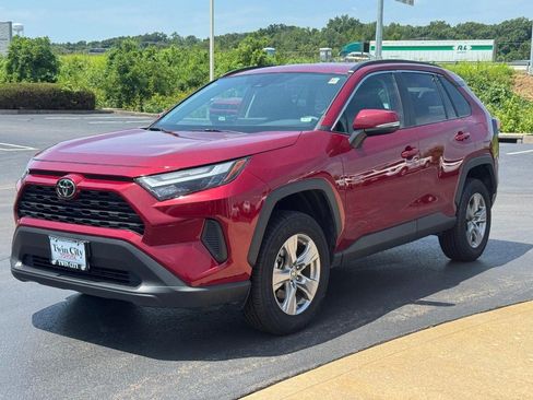 Used 2025 Toyota RAV4 XLE AWD/4WD image 8