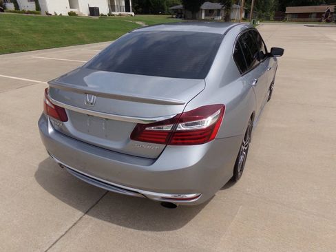 Used 2017 Honda Accord Sport image 32