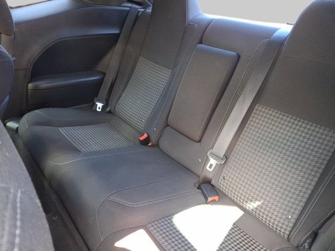Used 2016 Dodge Challenger SXT RWD image 9