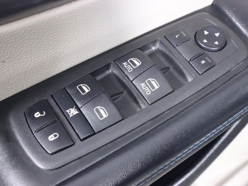 Used 2021 Chrysler Pacifica Touring-L FWD image 27