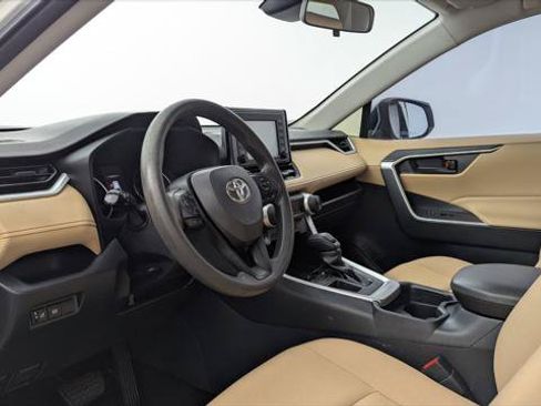 Used 2019 Toyota RAV4 LE FWD image 24