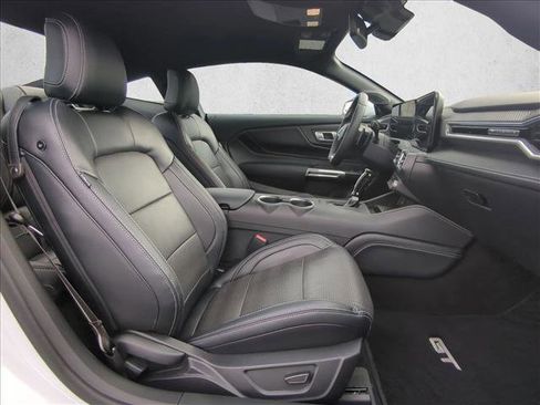 Used 2024 Ford Mustang GT Premium image 17