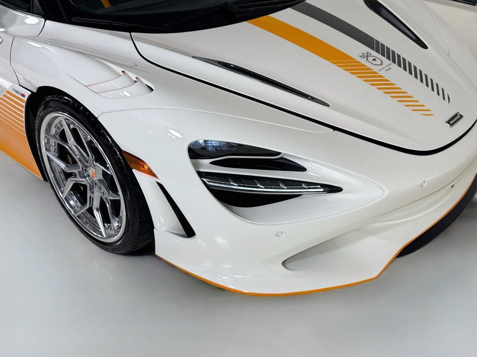Used 2024 McLaren 750S Spider RWD image 32