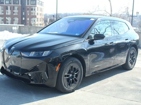 New 2026 BMW iX xDrive60 image 3