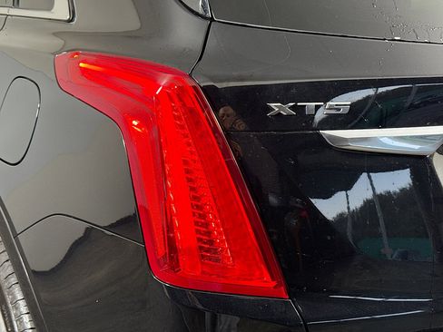 Used 2017 Cadillac XT5 Luxury image 36