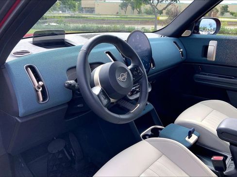 Certified 2025 MINI Cooper Countryman S w/ Comfort Package Max AWD/4WD image 15