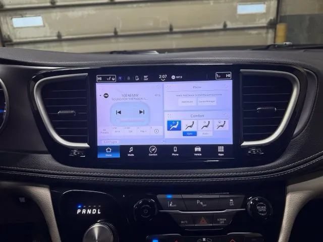 Used 2022 Chrysler Pacifica Touring-L FWD image 20