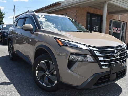 Used 2024 Nissan Rogue SV w/ SV Premium Package AWD/4WD image 1