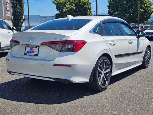 Used 2022 Honda Civic Touring image 3