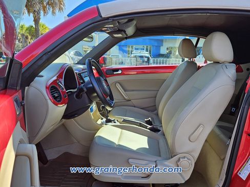 Used 2013 Volkswagen Beetle 2.5 image 10