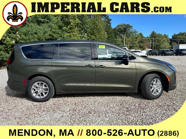 New 2027 Chrysler Pacifica Select FWD image 13