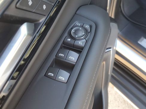 New 2026 Chevrolet Suburban LT w/ Comfort Package image 21