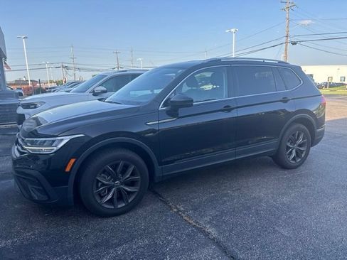 Certified 2023 Volkswagen Tiguan SE FWD image 32