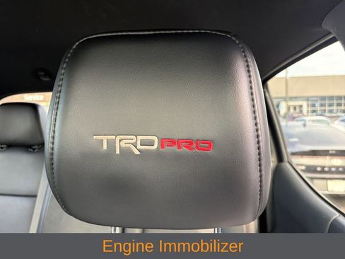 Used 2018 Toyota Tacoma TRD Pro AWD/4WD image 9