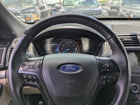 Used 2018 Ford Explorer XLT w/ Equipment Group 202A AWD/4WD image 24