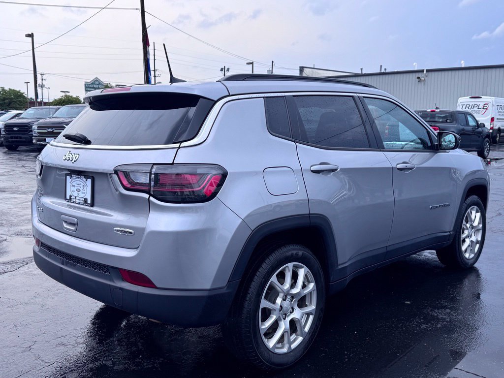 Used 2023 Jeep Compass Latitude w/ Sun and Sound Group AWD/4WD image 3